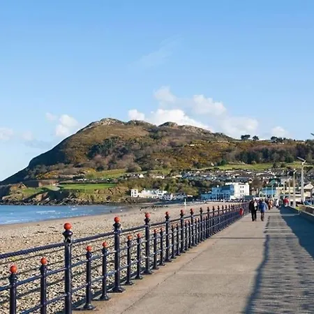 Eglinton Road - Super King - Private Bathroom