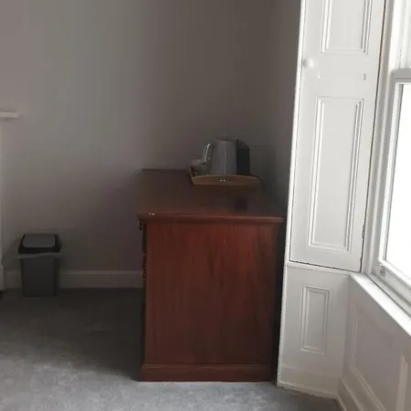 Eglinton Road - Super King - Private Bathroom 홈스테이