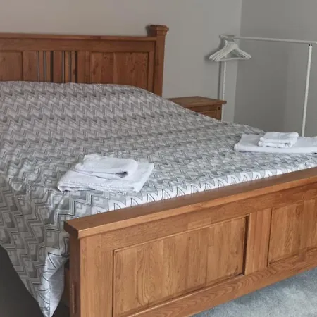 Eglinton Road - Super King - Private Bathroom * Bray